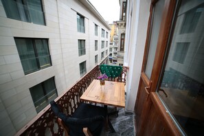 Standard Triple Room | Terrace/patio - Taksim Diamond Hotel (Istanbul)