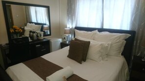 Individually decorated, individually furnished, desk, iron/ironing board - Jasper Guest House (Selebi-Phikwe)