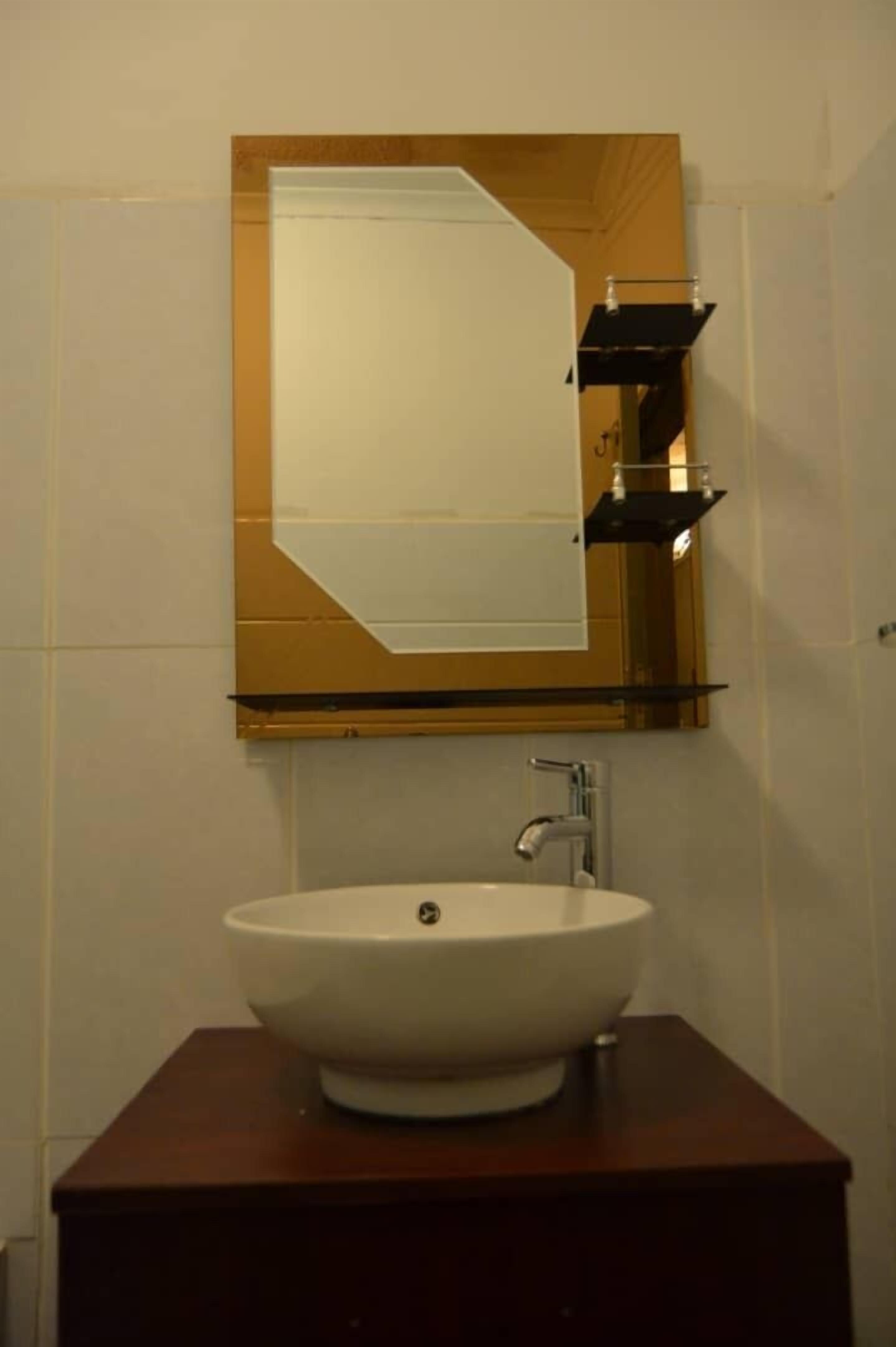 Deep soaking tub, rainfall showerhead, free toiletries, towels