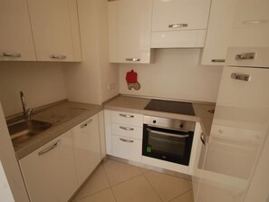 Geladeira, fogão, lava-louças