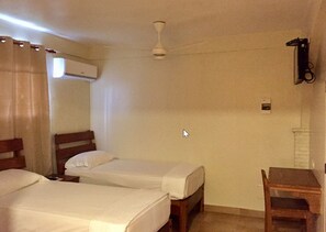 ستائر تعتيم ومكواة/لوح كي وواي فاي مجانًا وملاءات أسرّة