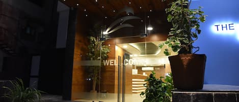 Pintu masuk properti