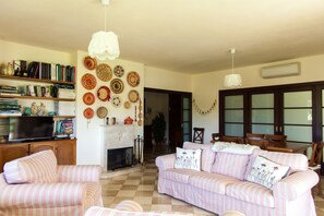 Lobby sitting area - Villa Arzilla Sardegna (Alghero)