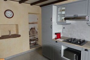 Refrigerador, microondas, horno, placa de cocina