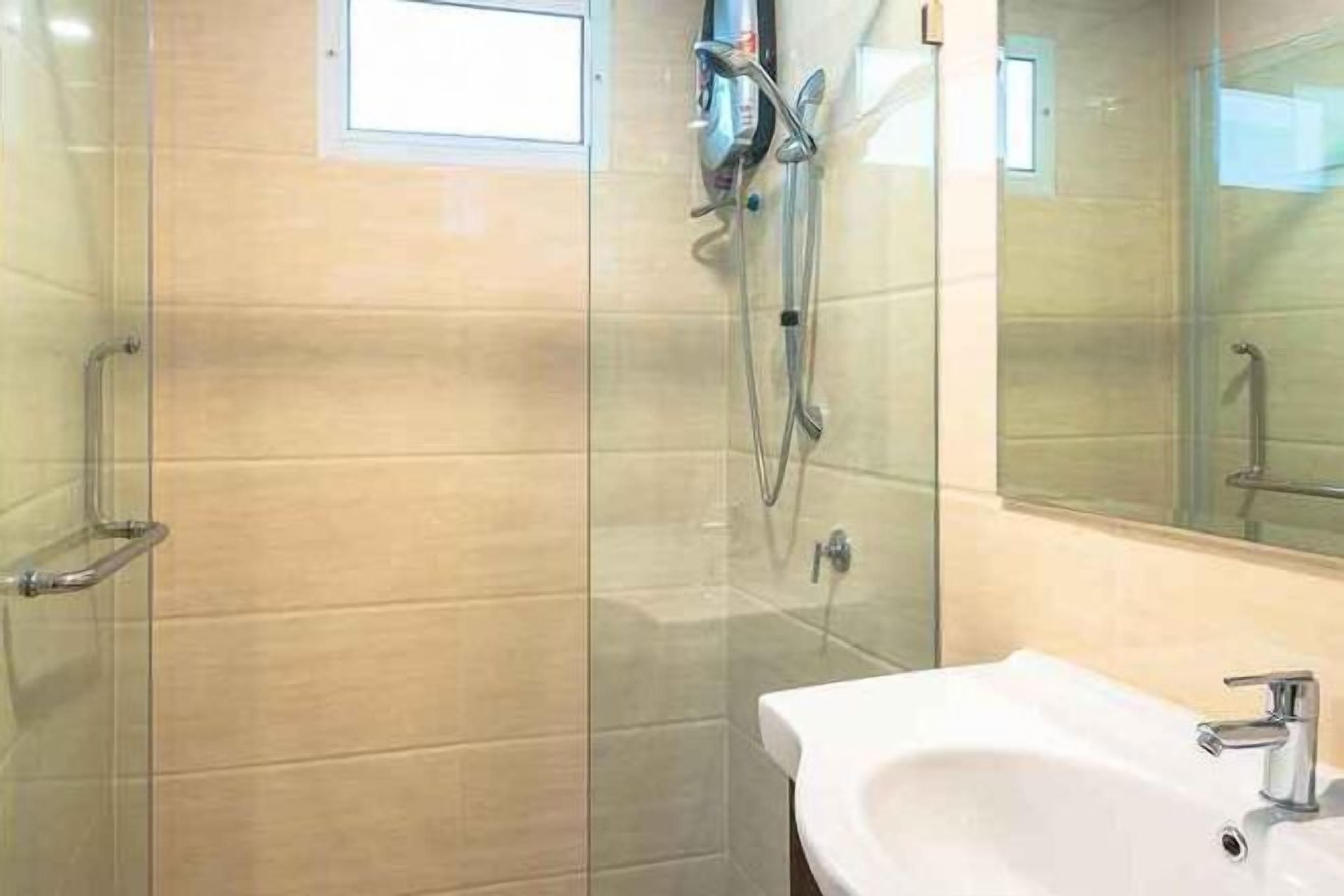 Baño | Ducha, artículos de higiene personal gratuitos, secador de pelo y bidé