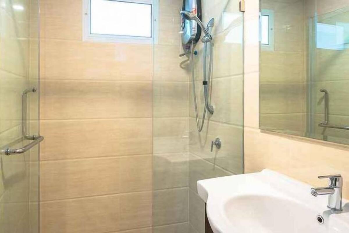 Baño | Ducha, artículos de higiene personal gratuitos, secador de pelo y bidé