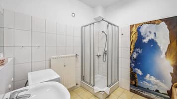 Apartment, Multiple Beds | Bathroom | Shower, free toiletries, hair dryer, towels