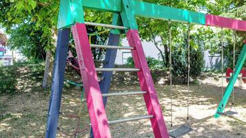 AuĂen-Kinderspielplatz
