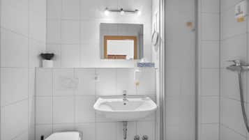 Ducha, artículos de higiene personal gratuitos y secador de pelo