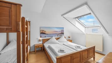 Quadruple Room | Desk, blackout drapes, cribs/infant beds, rollaway beds