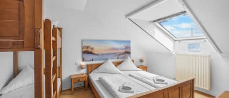 Quadruple Room | Desk, blackout drapes, cribs/infant beds, rollaway beds