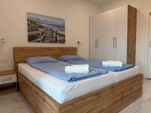 2 chambres, fer et planche à repasser, lit parapluie, Wi-Fi gratuit