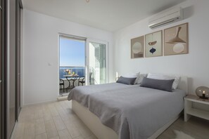 Exclusive Apartment, Sea View - Spacious Beachfront Apartments Tanita (Podstrana)