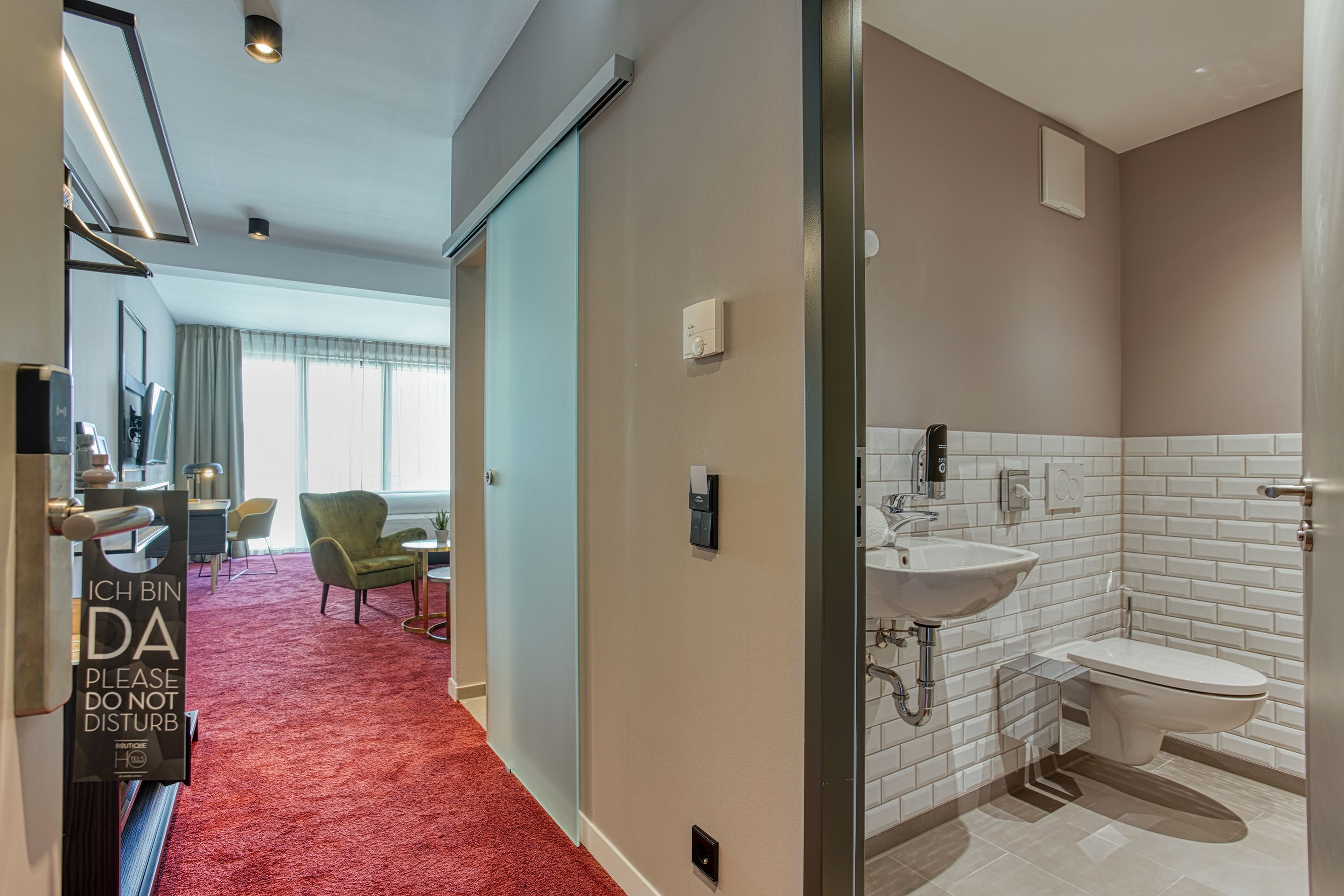 in-room safe, desk, laptop workspace, blackout curtains