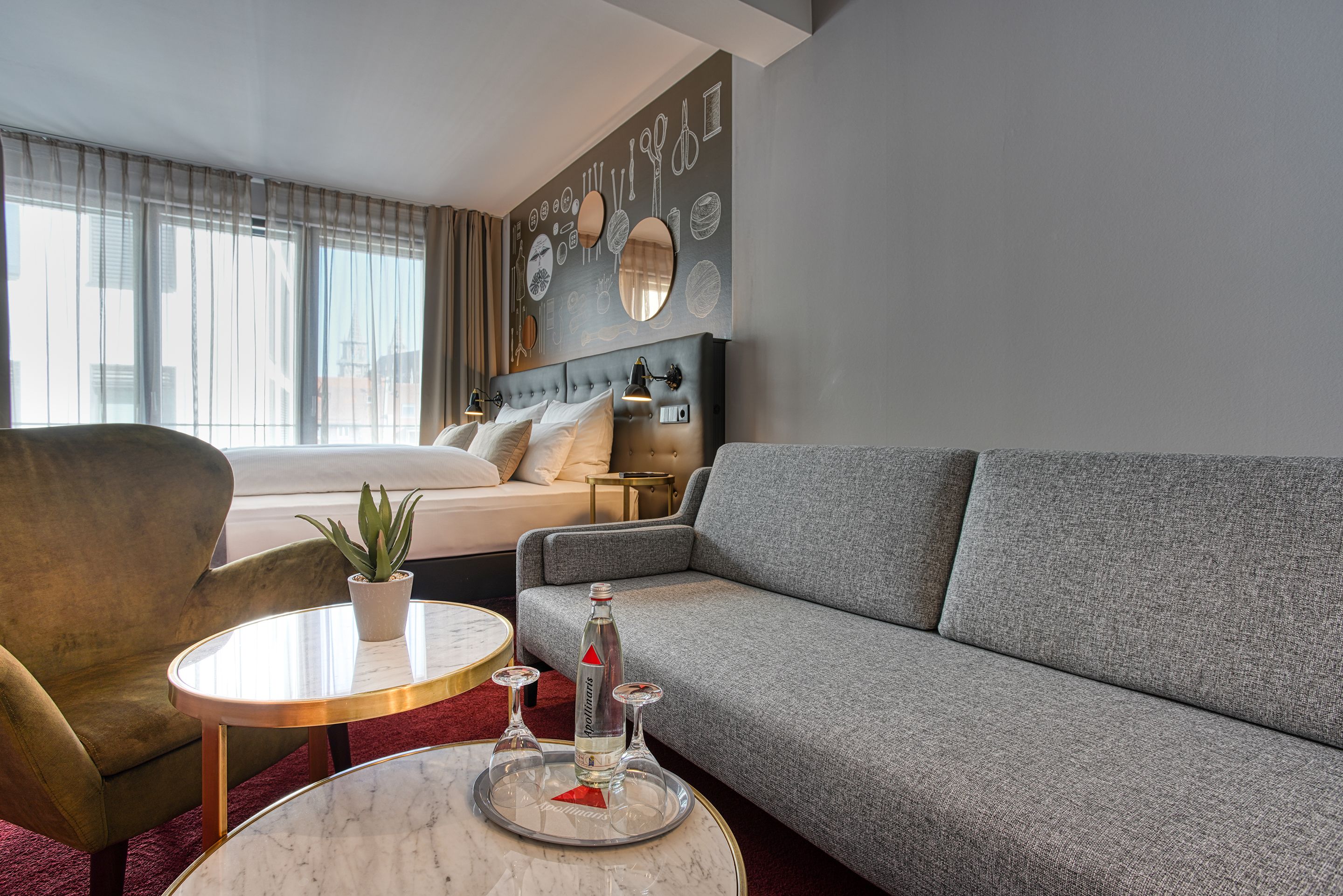 in-room safe, desk, laptop workspace, blackout curtains