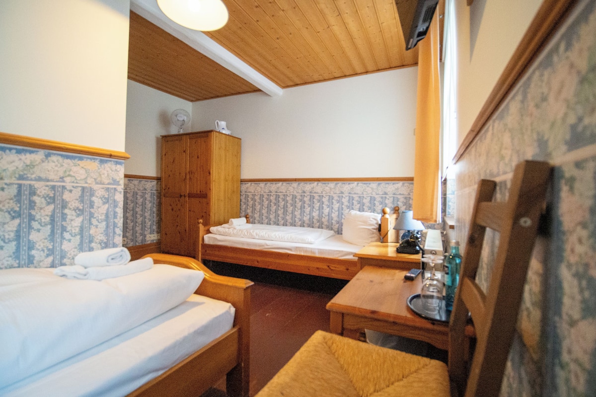 room (kleine kolonistenzimmer) | 1 bedroom, desk, free wifi, bed sheets
