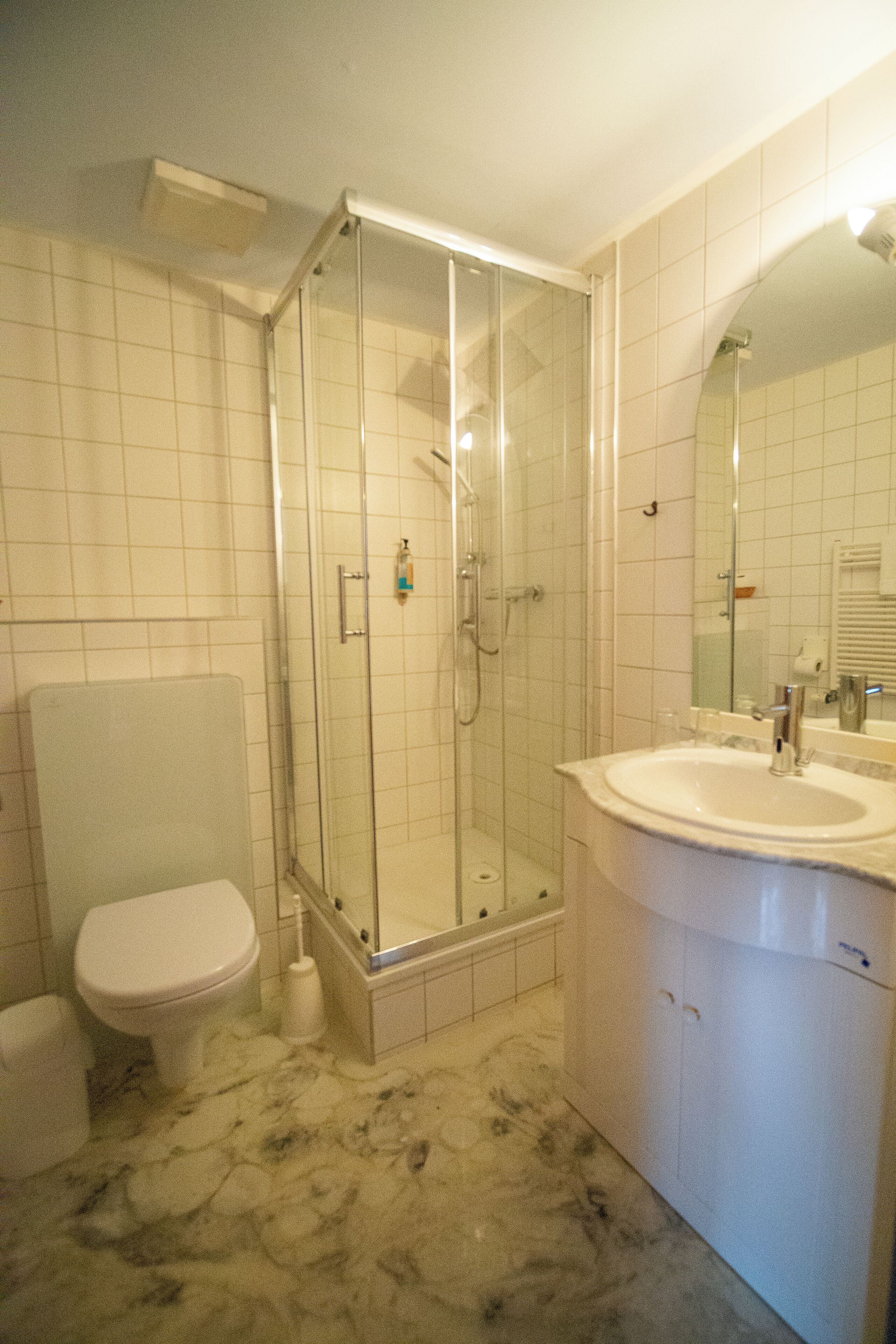 room (kleine kolonistenzimmer) | bathroom | shower, hair dryer, towels