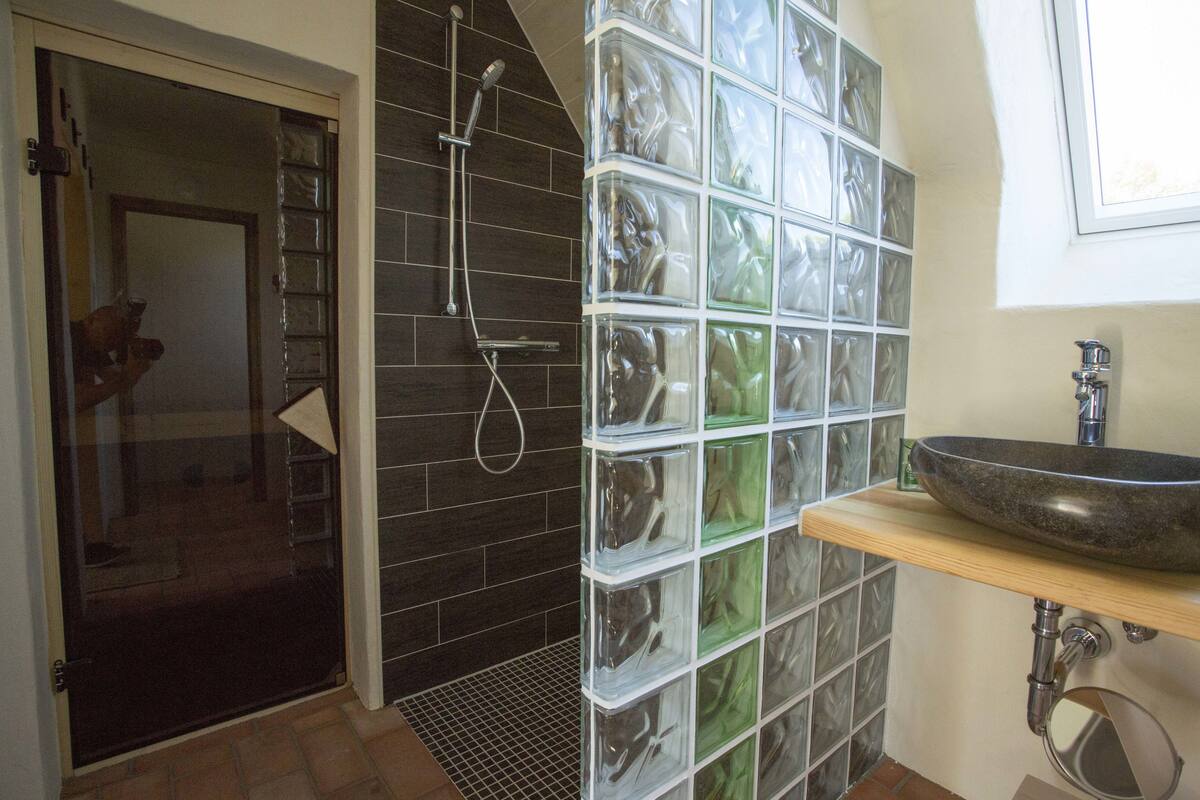 comfort room, patio (naturkomfortzimmer mit terrasse) | bathroom | shower, hair dryer, towels