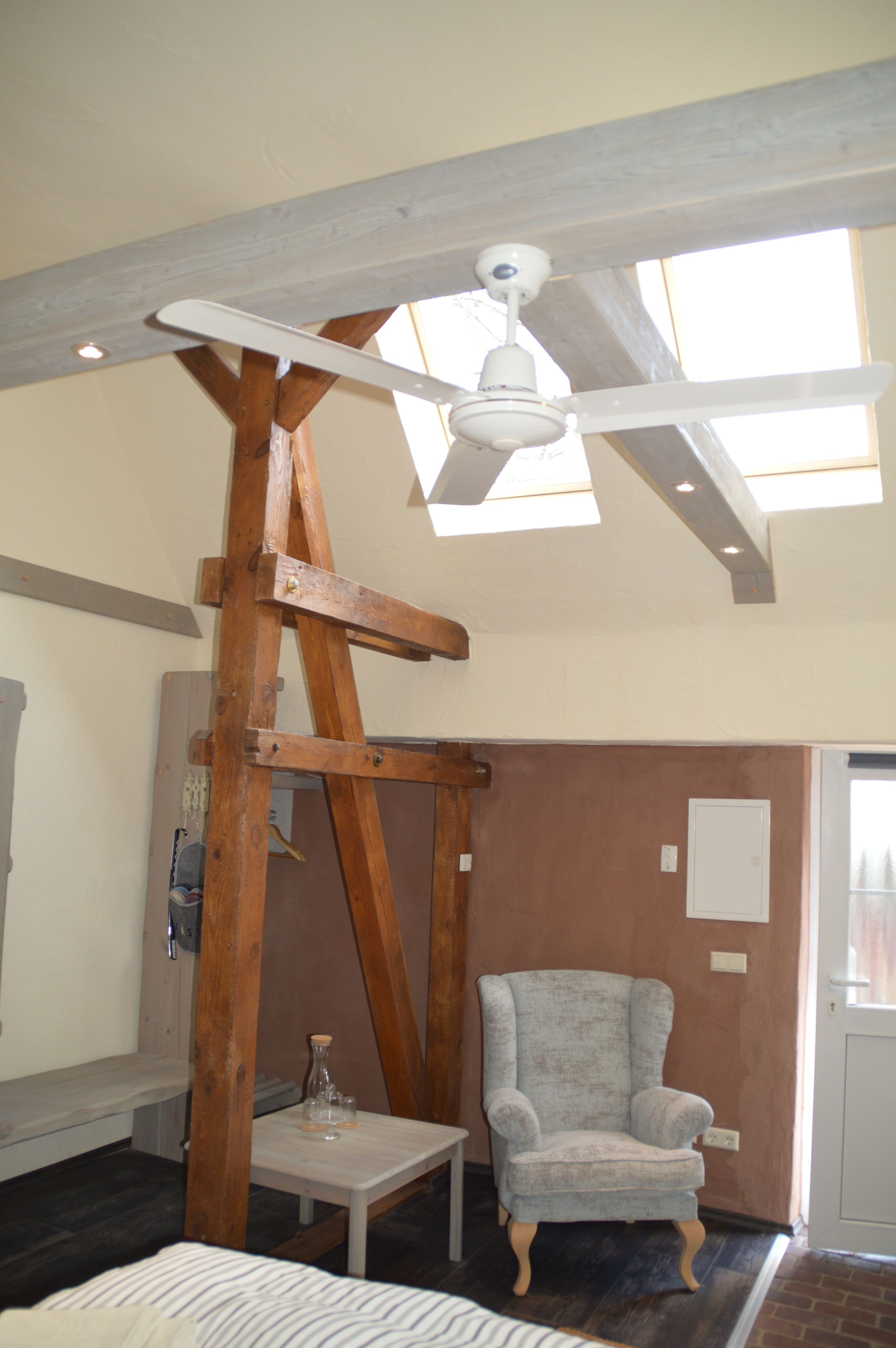 1 bedroom, desk, free wifi, bed sheets