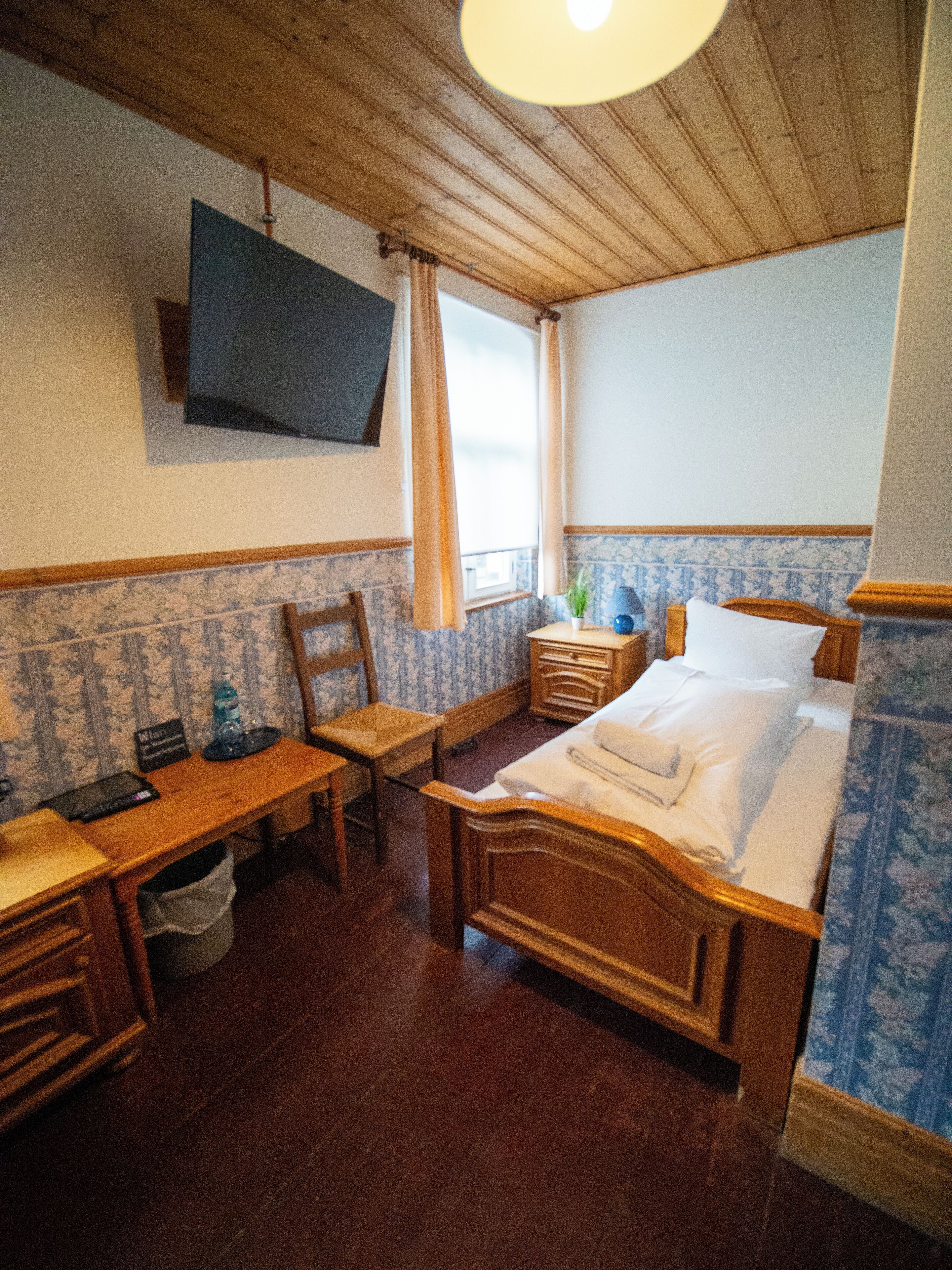 room (kleine kolonistenzimmer) | 1 bedroom, desk, free wifi, bed sheets