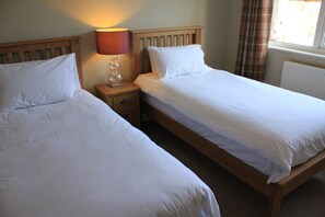 Twin Room, Ensuite (Roseberry) - Royal Oak Hotel (Middlesbrough)