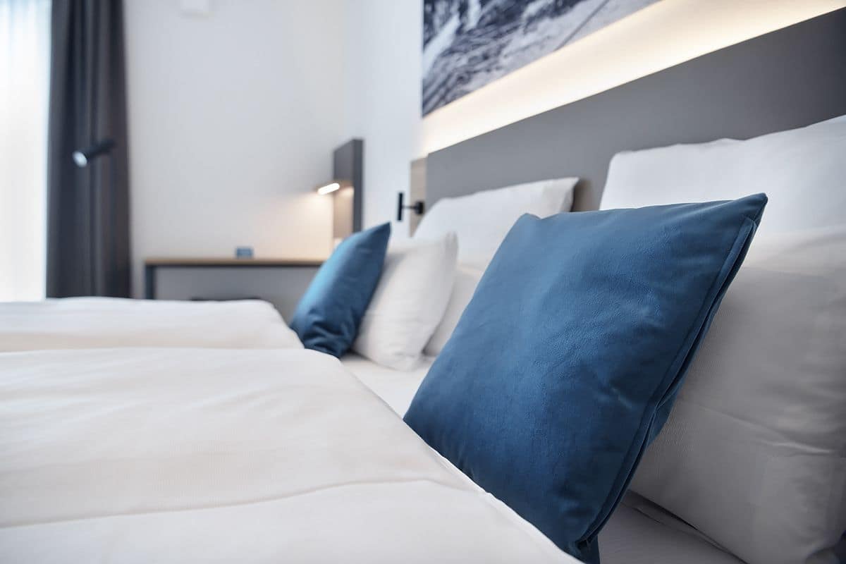 basic room (eco m) | 1 bedroom, desk, free wifi, bed sheets