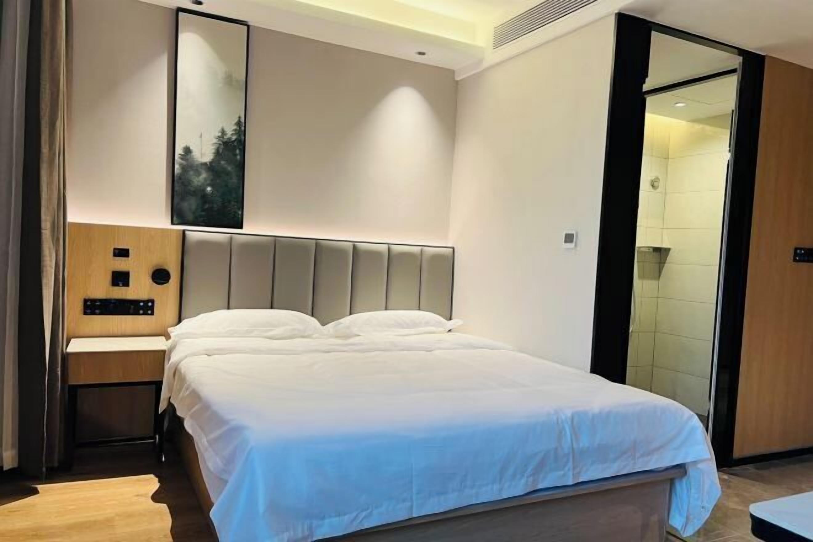 In-room safe, free WiFi