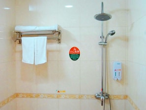 Shower, hair dryer, slippers - GreenTree Inn Beijing Shunyi District South Shiyuan Street Express Hotel (Shunyi)