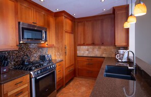 Condo, 3 Bedrooms | Private kitchen | Fridge, microwave, oven, dishwasher - Kettlebrook - 2 Br Condo (Ludlow)