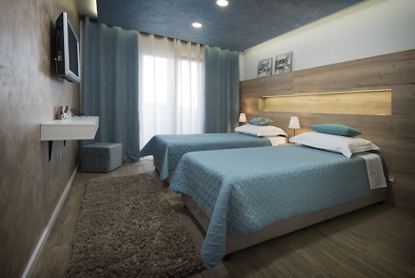Luxury Apartment, Multiple Beds (NOVI LUX-3rd floor) | Desk, laptop workspace, cribs/infant beds, rollaway beds - Guesthouse Laura (Split)