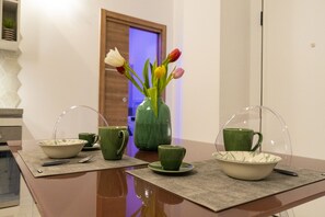 In-room dining - Studio Vita Cairoli 9 (Bologna)