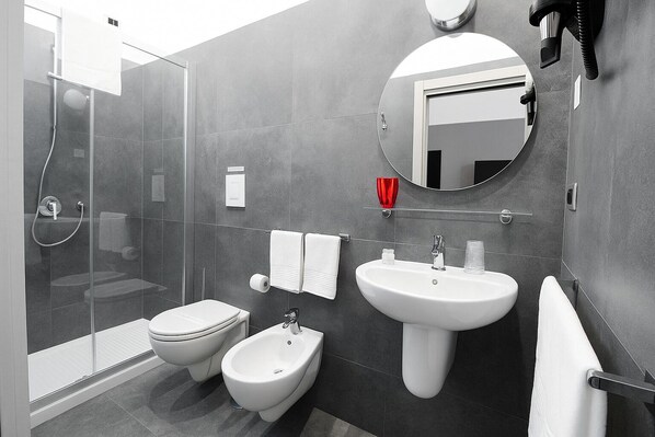 Bathroom - Piazza Carità (Naples)