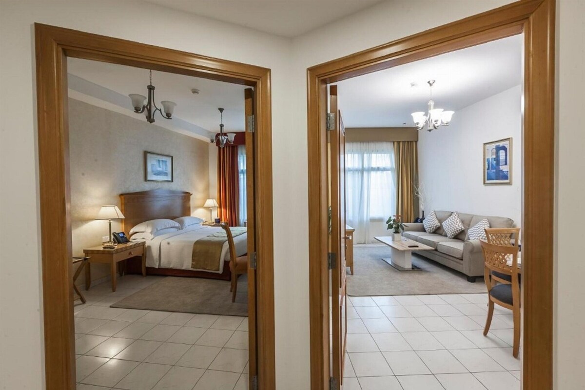 Premium bedding, down comforters, minibar, in-room safe