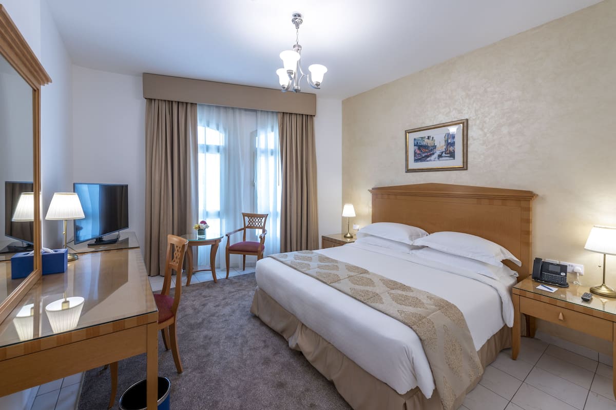 Premium bedding, down duvets, minibar, in-room safe