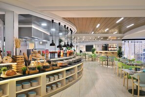Petit déjeuner à emporter (120 AED par personne)