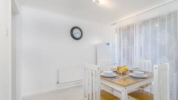 Comfort House, 3 Bedrooms, Kitchen | Makan dalam bilik