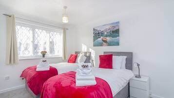 Comfort House, 3 Bedrooms, Kitchen | Individually decorated, individually furnished, iron/ironing board