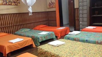 Caja de seguridad en la habitación, escritorio y wifi gratis