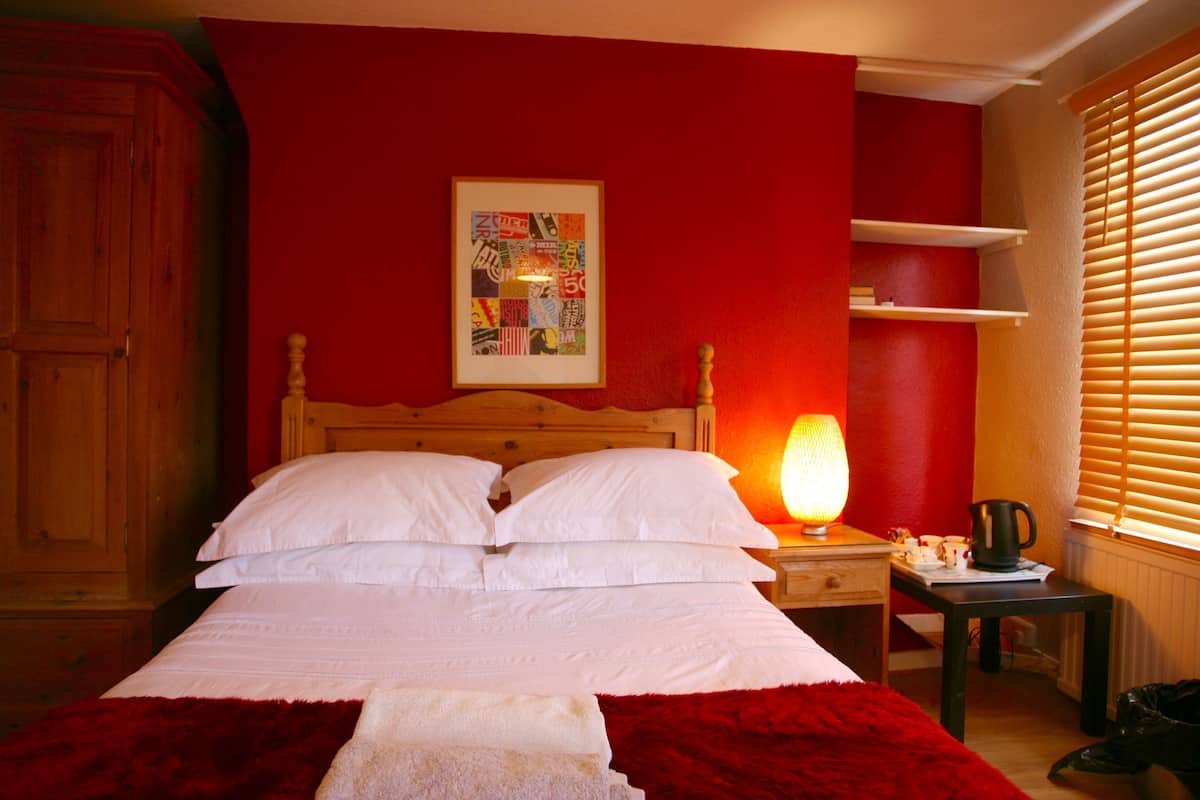Suite, Shared Bathroom (Bath and Shower) | 1 bedroom