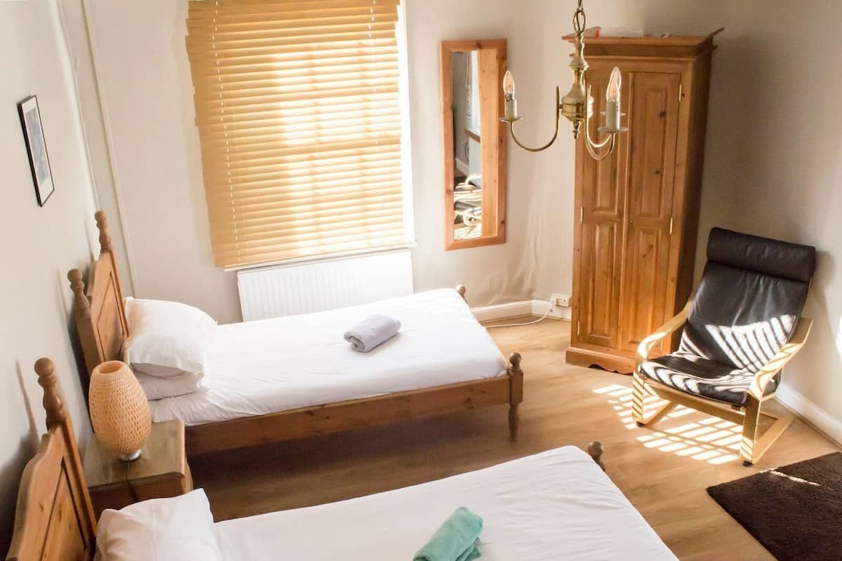 Twin Room, Shared Bathroom (Room 5) | 1 bedroom