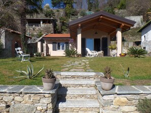 Front of property - La Briciola (Lesa)