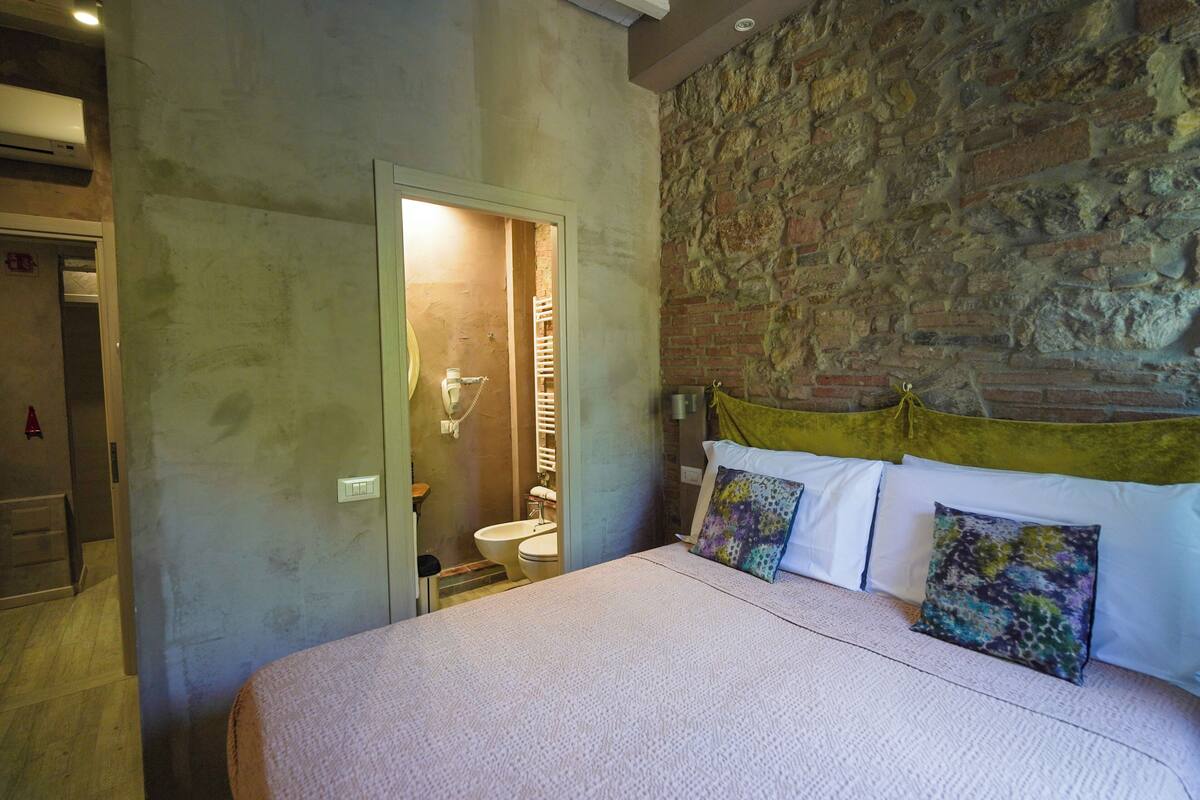 Superior Double Room, 1 Queen Bed, City View | Egyptian cotton sheets, premium bedding, down comforters