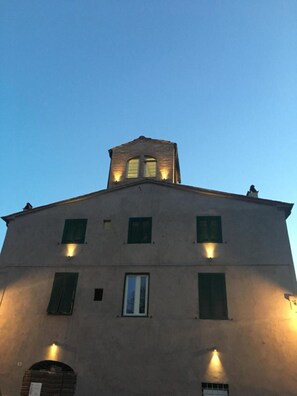 Exterior - Inside the Wall  (Lucca)