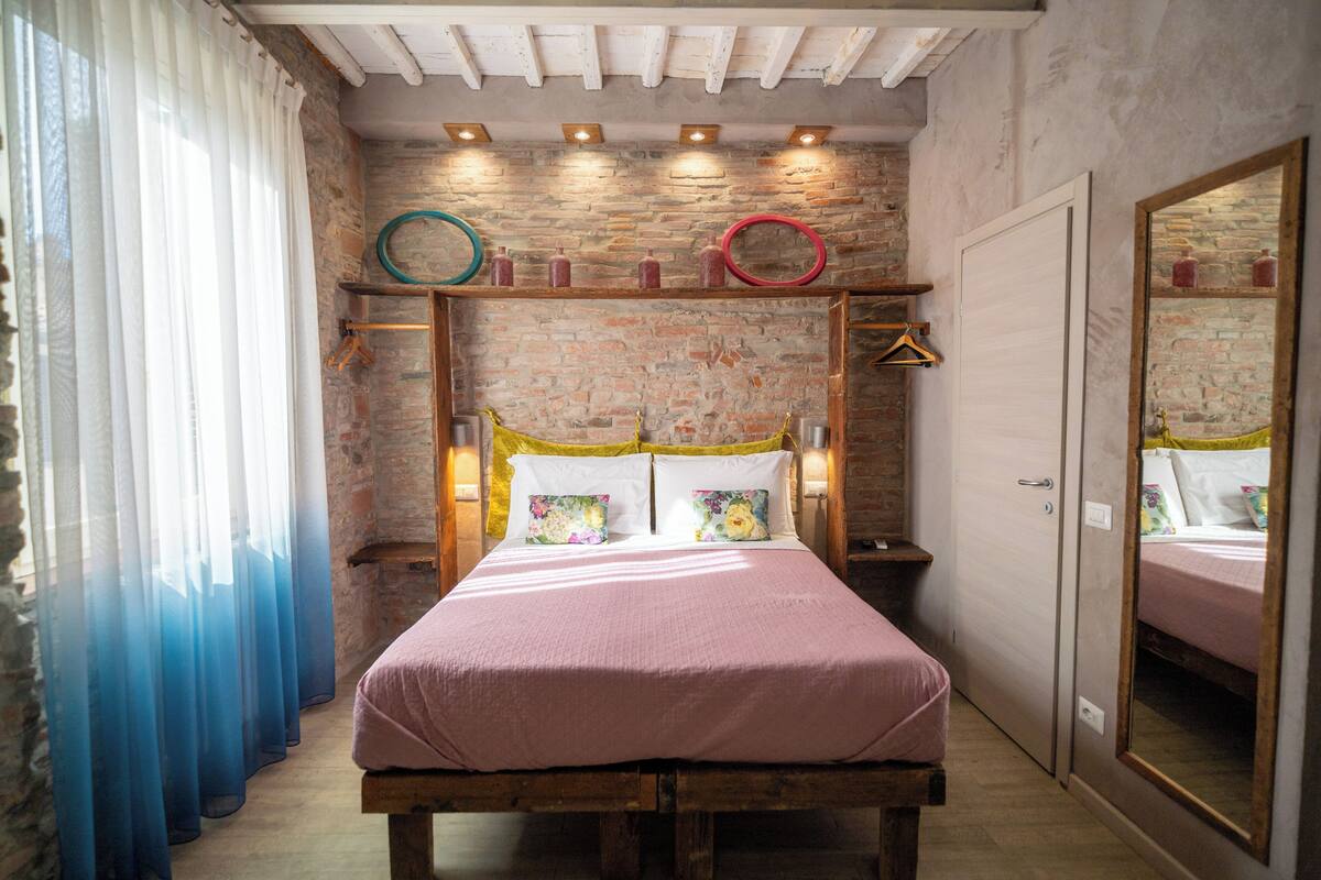 Deluxe Double Room, 1 Queen Bed, City View | Egyptian cotton sheets, premium bedding, down comforters