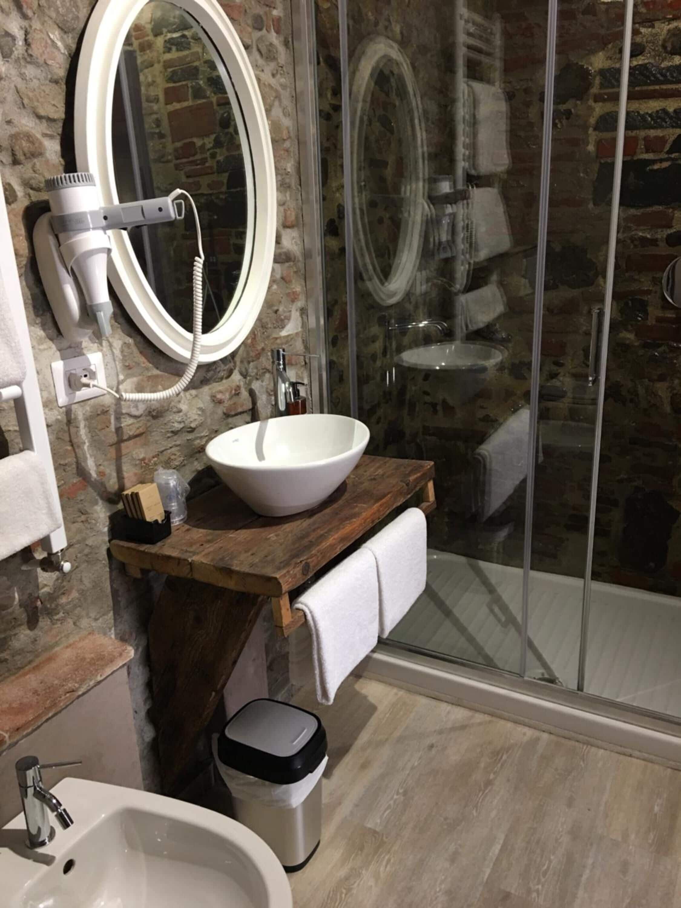 Foto - Inside the Wall