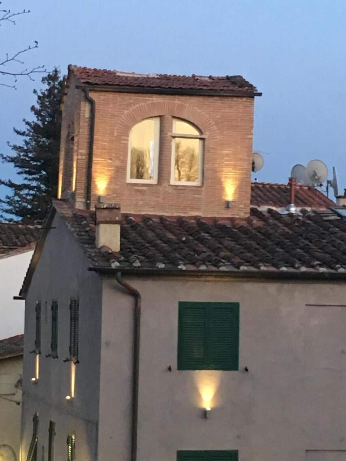 Foto - Inside the Wall