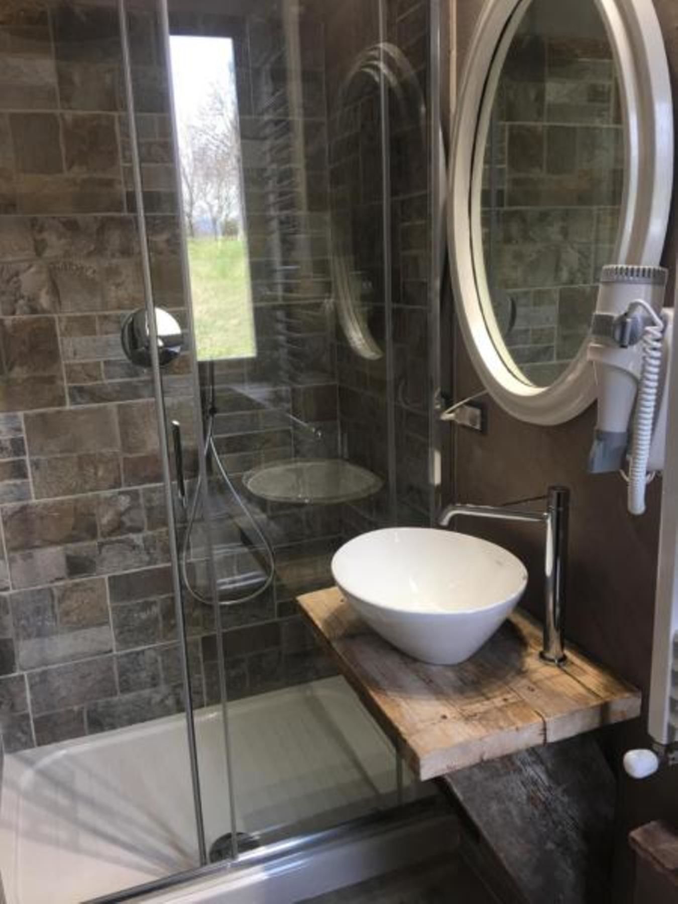 Foto - Inside the Wall