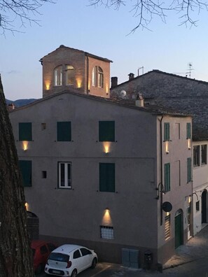 Exterior - Inside the Wall (Lucca)