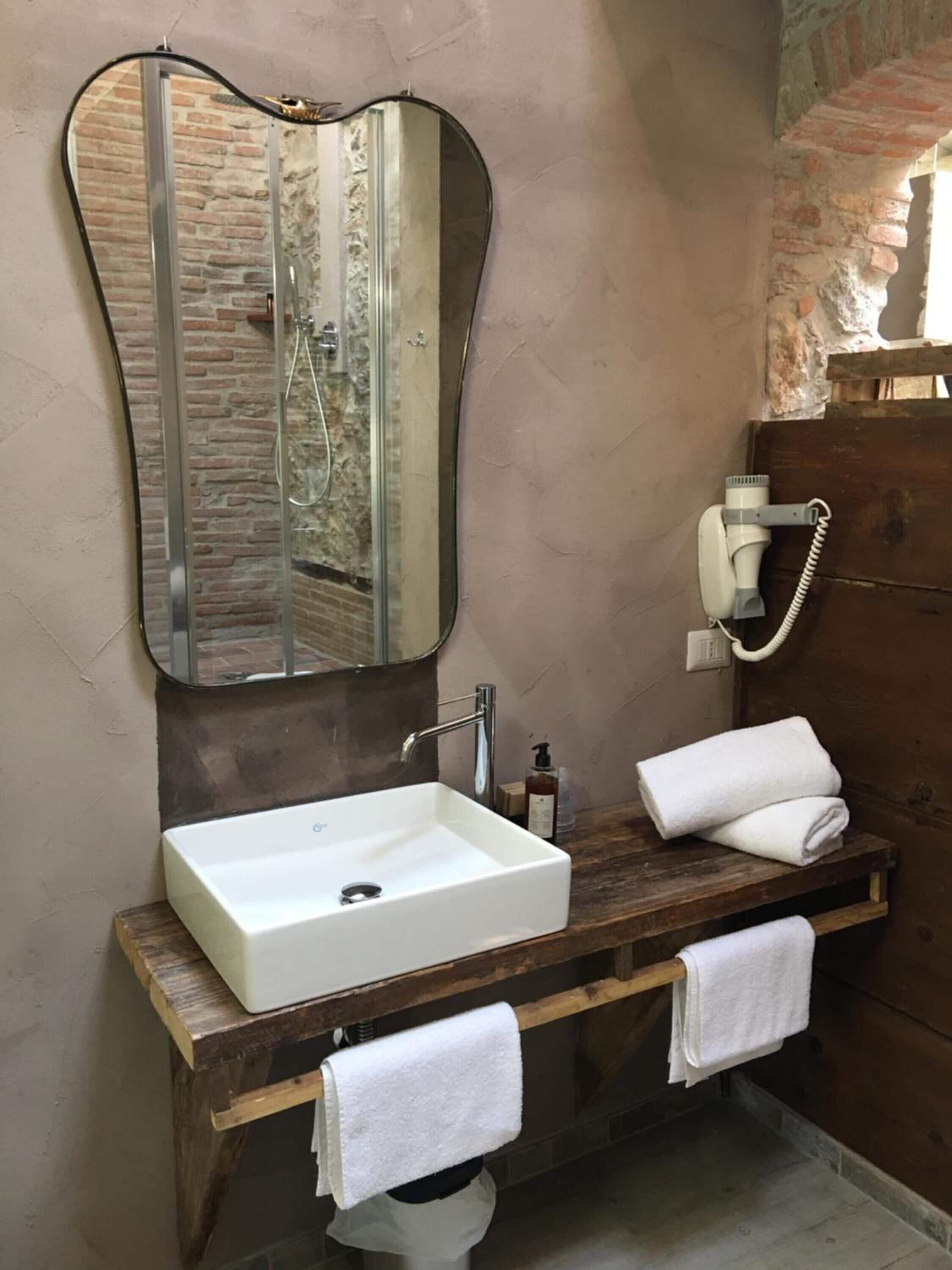 Foto - Inside the Wall