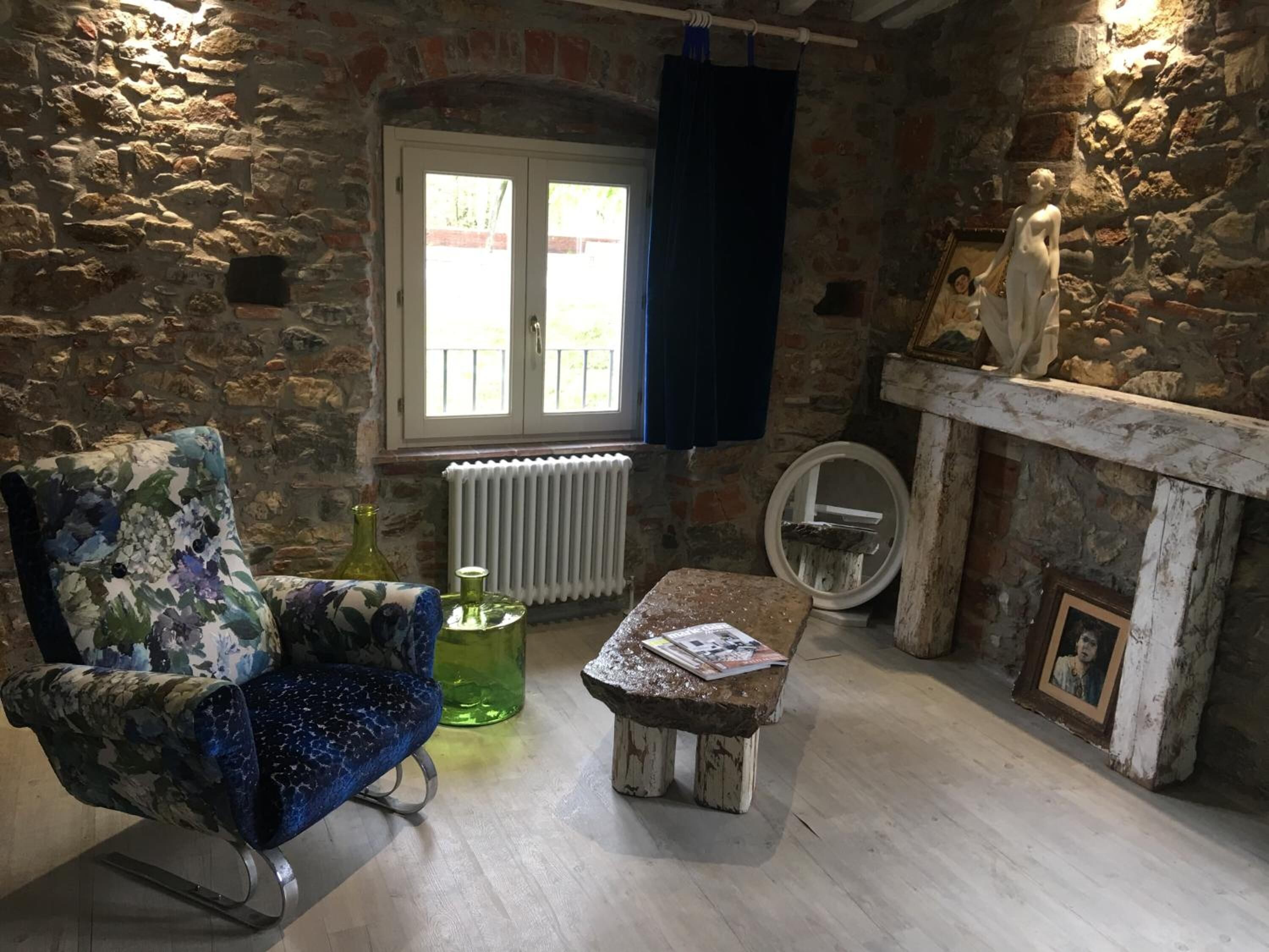 Foto - Inside the Wall